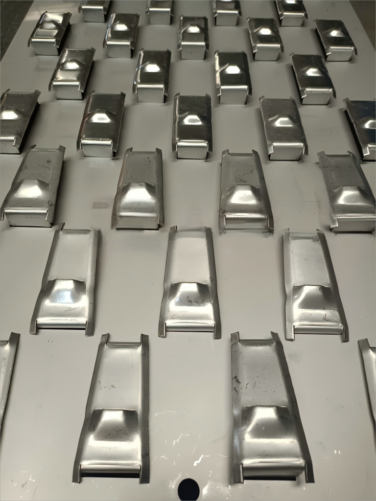 Float valve tray